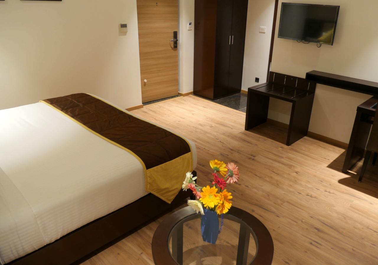 Hotel Asr Parklane à Hosūr Extérieur photo